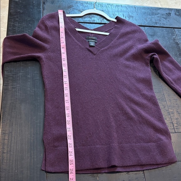 Halogen 100% Cashmere Burgundy V-Neck Sweater Size XS - Picture 7 of 8